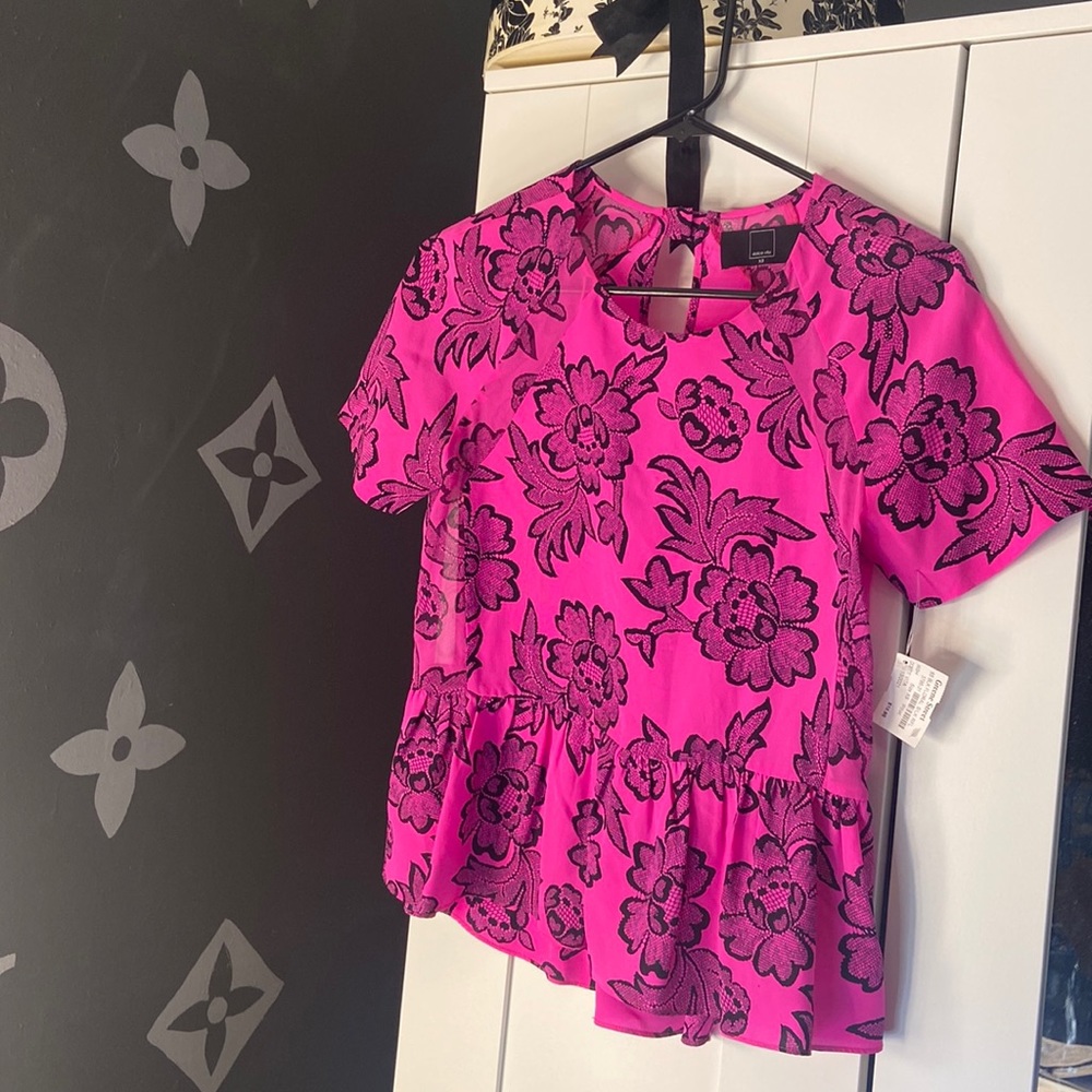 Gorgeous valentines pink wears so pretty ! Silky material